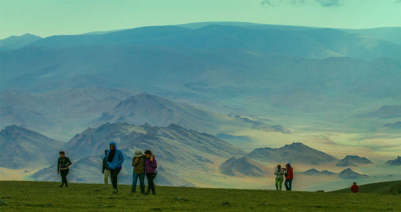 hiking in mongolia 